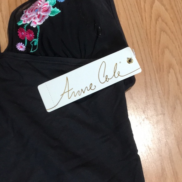 Anne Cole black with flower design swimsuit. - Picture 4 of 5